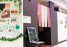 らく~ね鴨川店の入り口付近